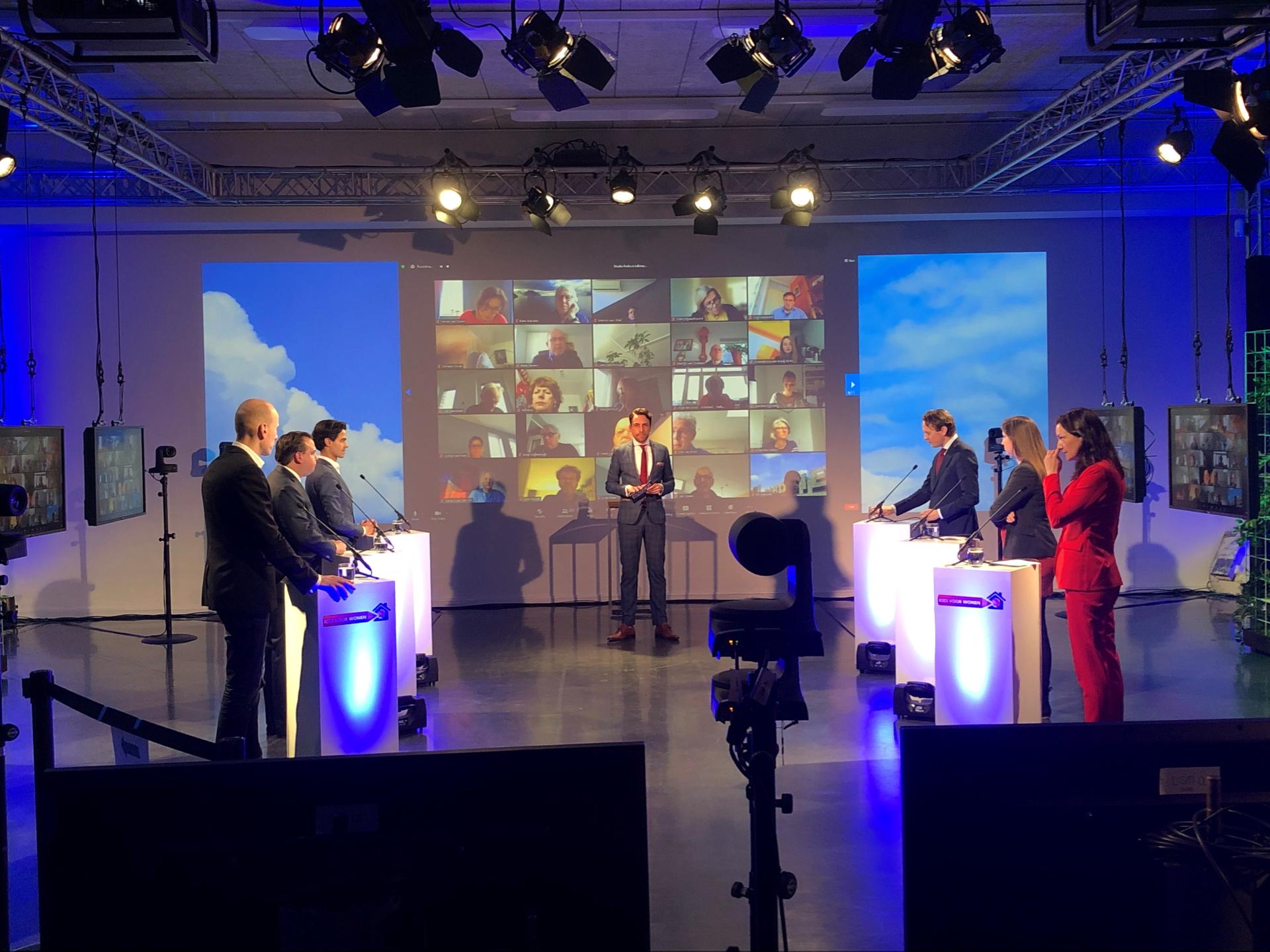 Politici in een studio met elkaar in debat