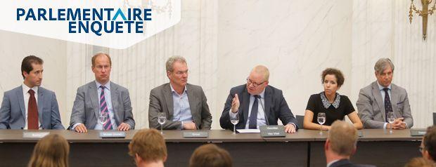 mensen die vergaderen in parlementaire enquete