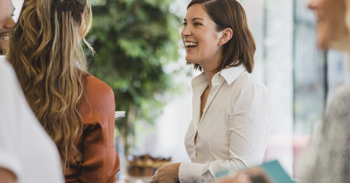 Collega's groeten elkaar