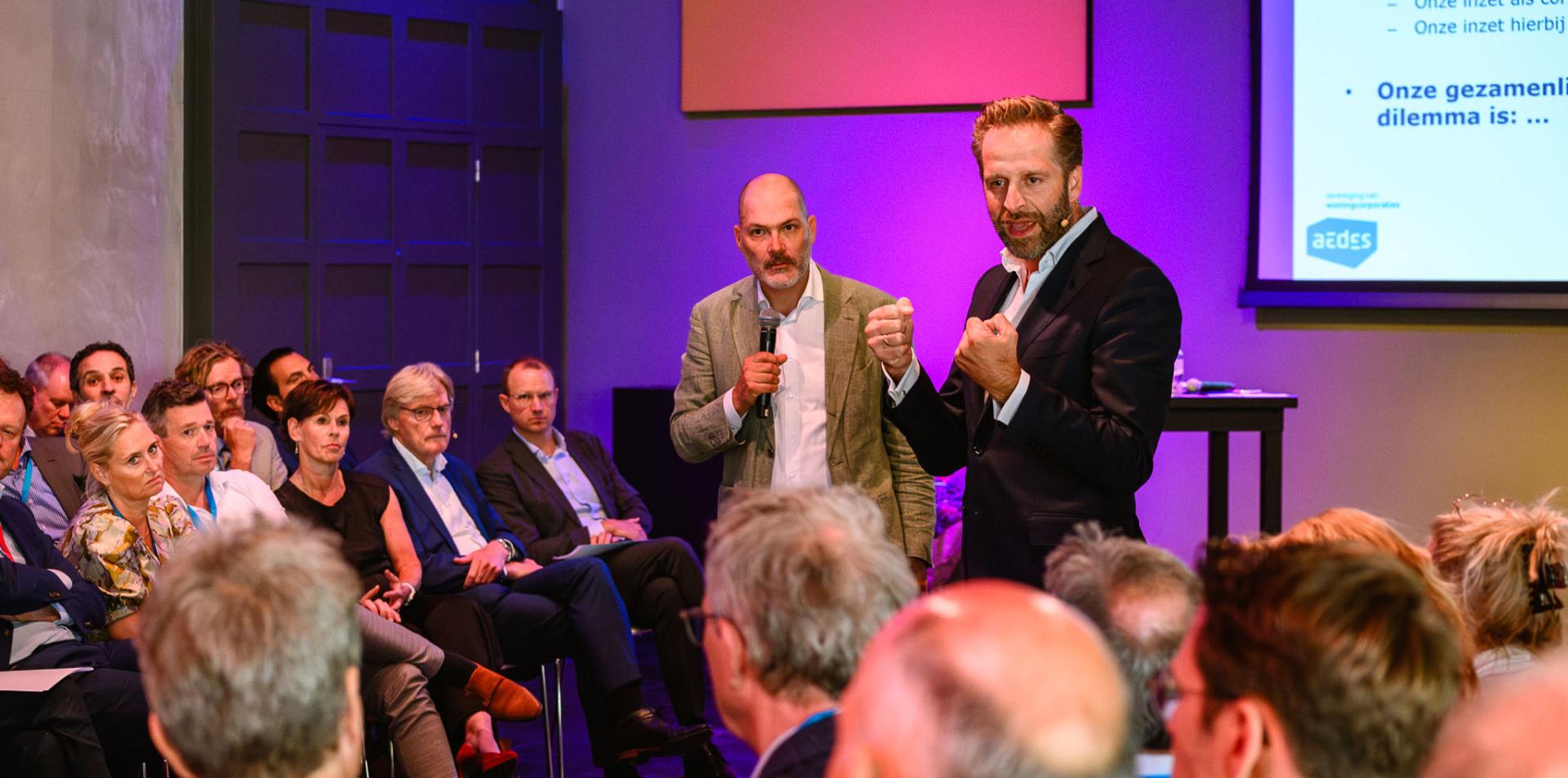 De Jonge houdt een betoog op de dialoogsessie van 15 juni 2023