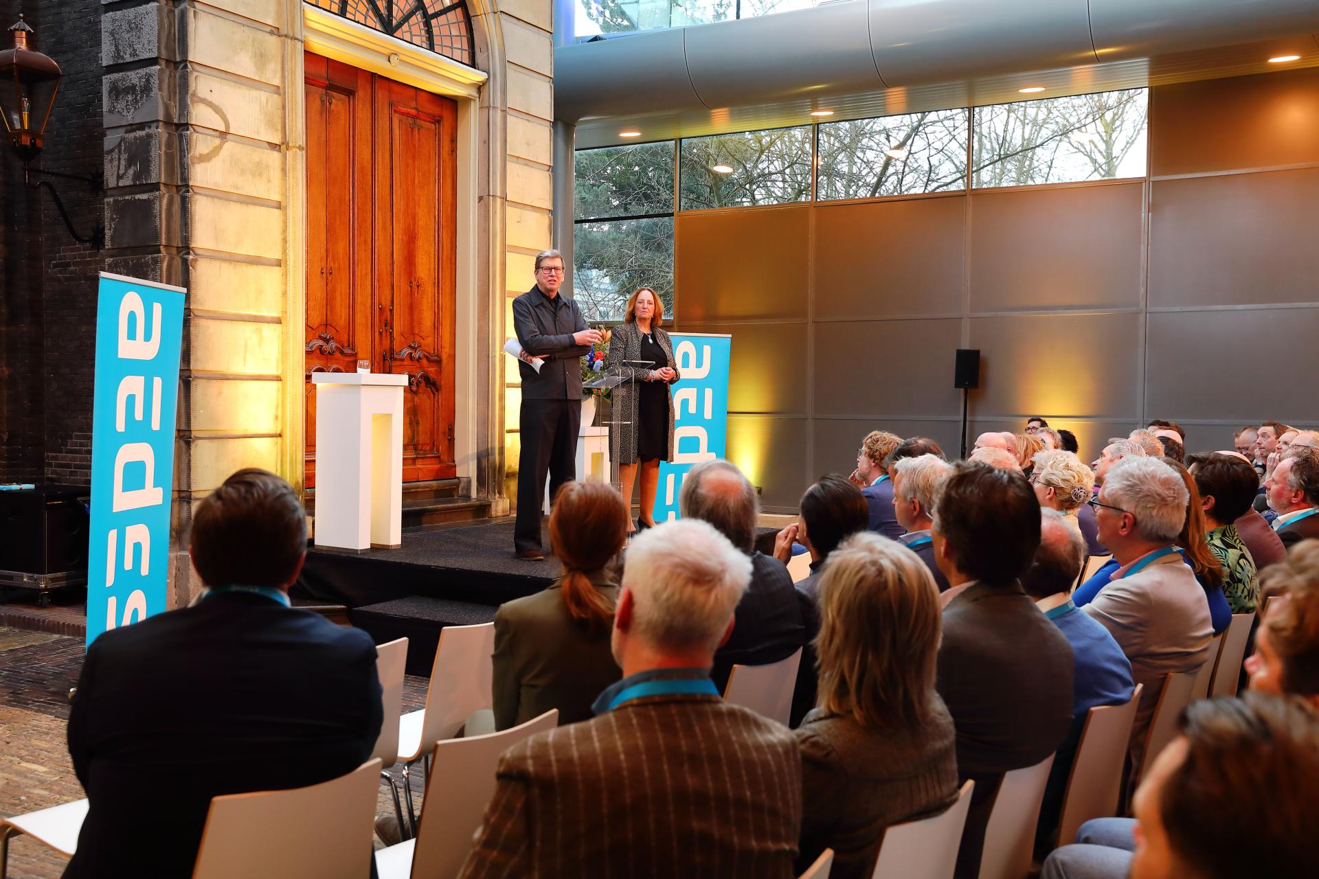 Zef Hemel en Liesbeth Spies tijdens waarde van wonen lezing